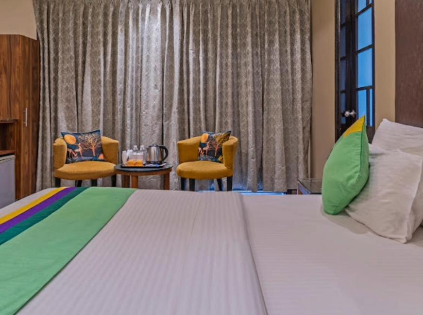 Hotel Imperial Park Sector 45 Gurgaon Exterior photo